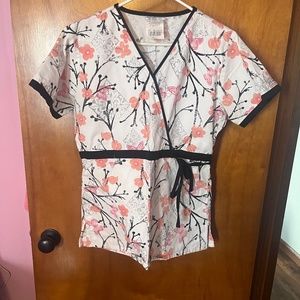 Small floral Scrub Top
